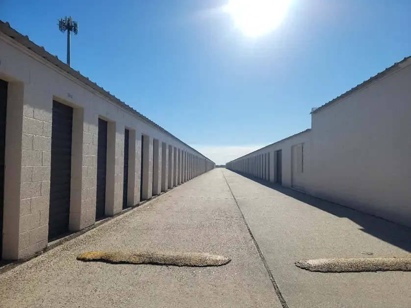 Right Move Storage-Memorial Blvd drive up storage