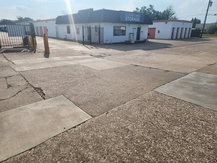 Clear Lake Storage drive up storage, U-Haul dealer