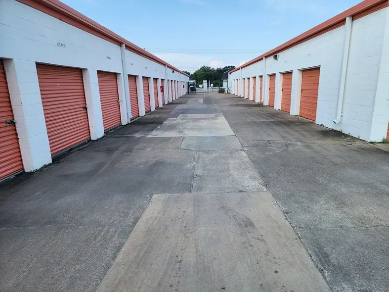 Clear Lake Storage drive up