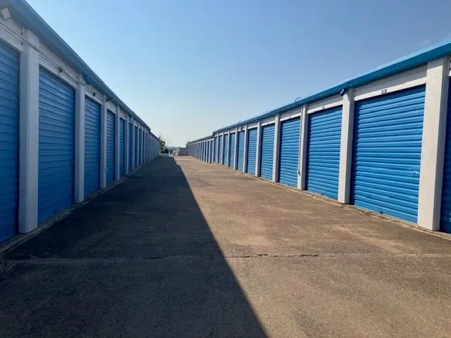 Right Move Storage - Ft. Worth Northwest, blue storage doors, outdoor storage units
