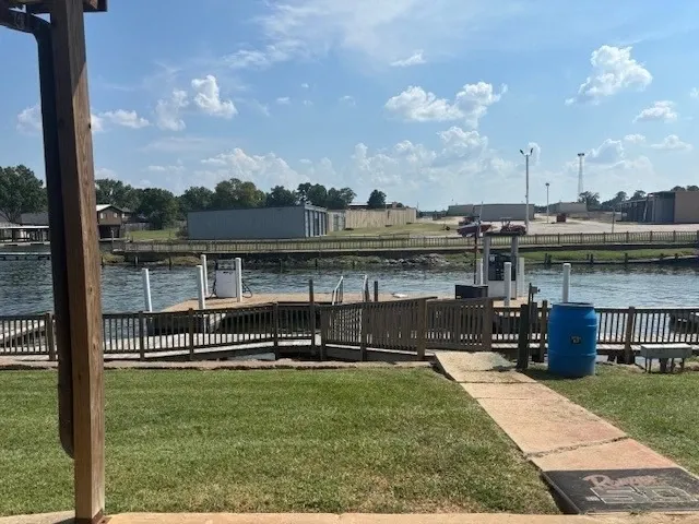 Lakeview Marina & Boat Storage picnic area