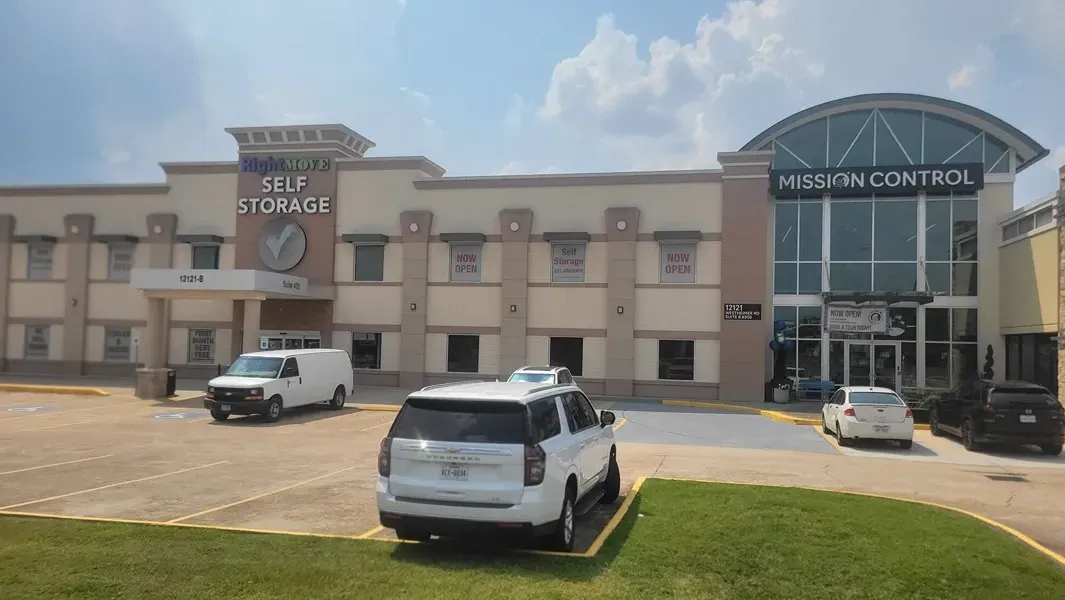 Right Move Storage - Royal Oaks outdoor view of storage facility