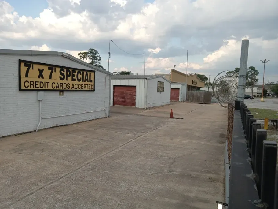 Happy Self Storage outdoor storage