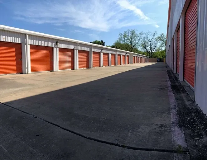 outdoor drive up storage