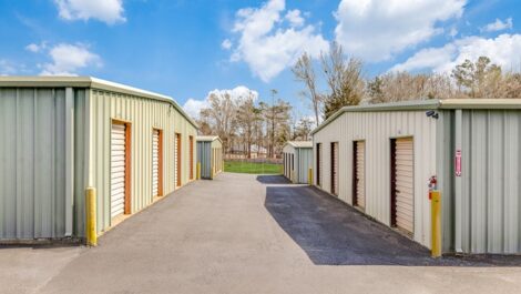 outdoor self storage units with drive up