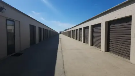 Right Move Storage-Memorial Blvd drive storage