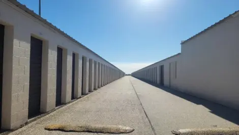 Right Move Storage-Memorial Blvd drive up storage