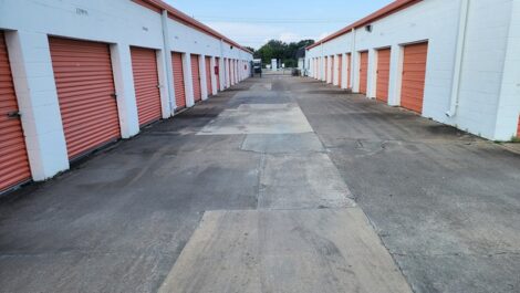 Clear Lake Storage drive up